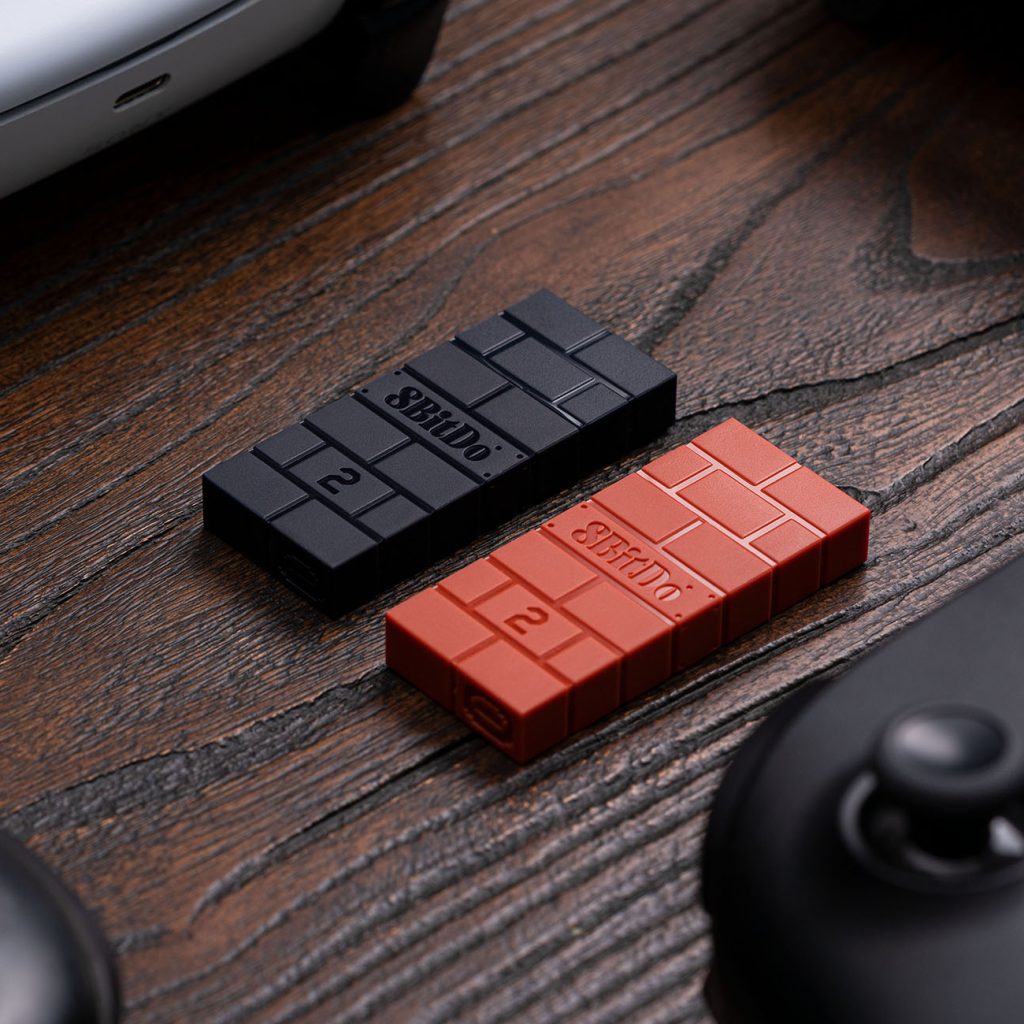 Adaptador 8Bitdo 2 para Switch/PC/Mac Conectividad Versátil: Conecta fácilmente controladores de diversas plataformas a tu dispositivo preferido sin necesidad de cables adicionales.