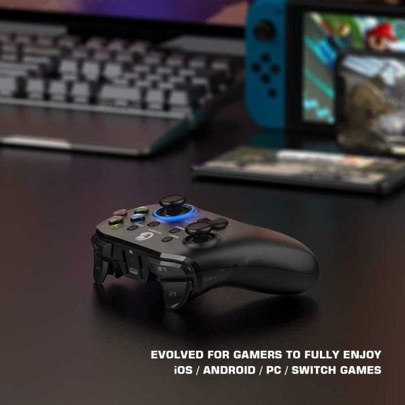 Control GameSir T4 Pro colocado junto a dispositivos iOS, Android, PC y Nintendo Switch.